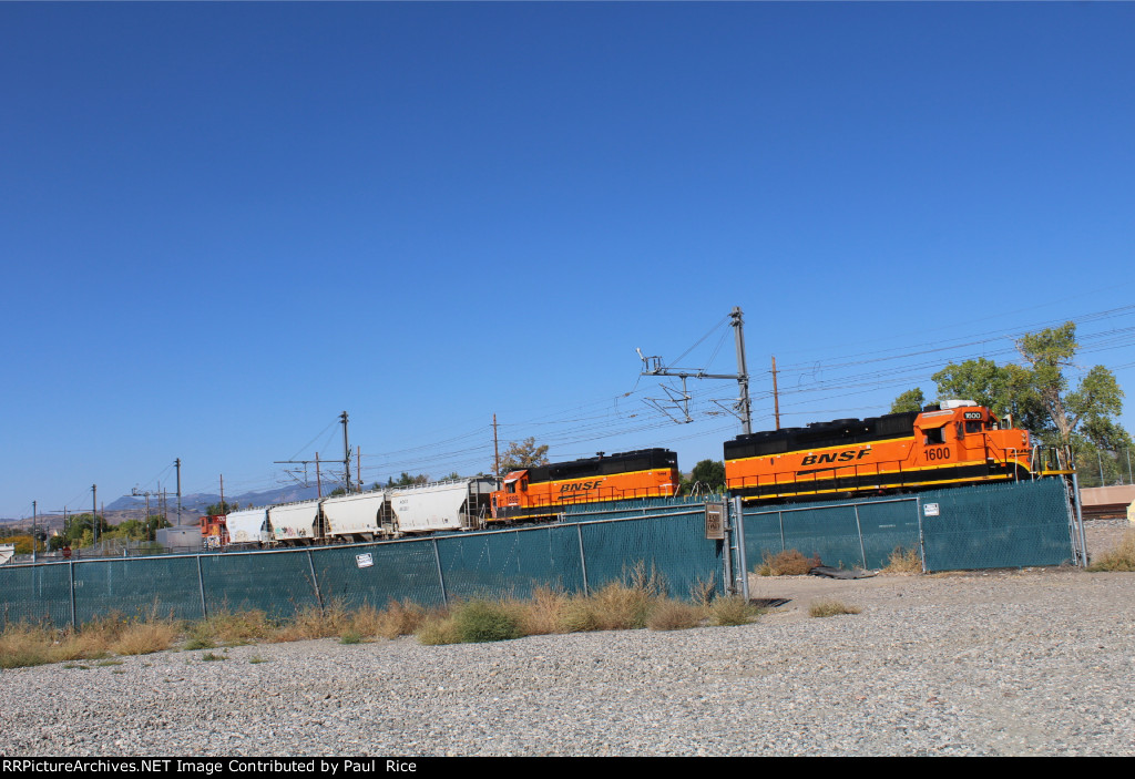 BNSF 1600 Dropping Cars At The Glass Plant